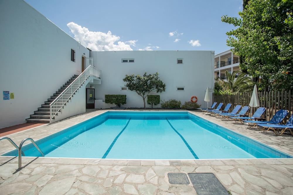 Popi Star Hotel Гувия Екстериор снимка