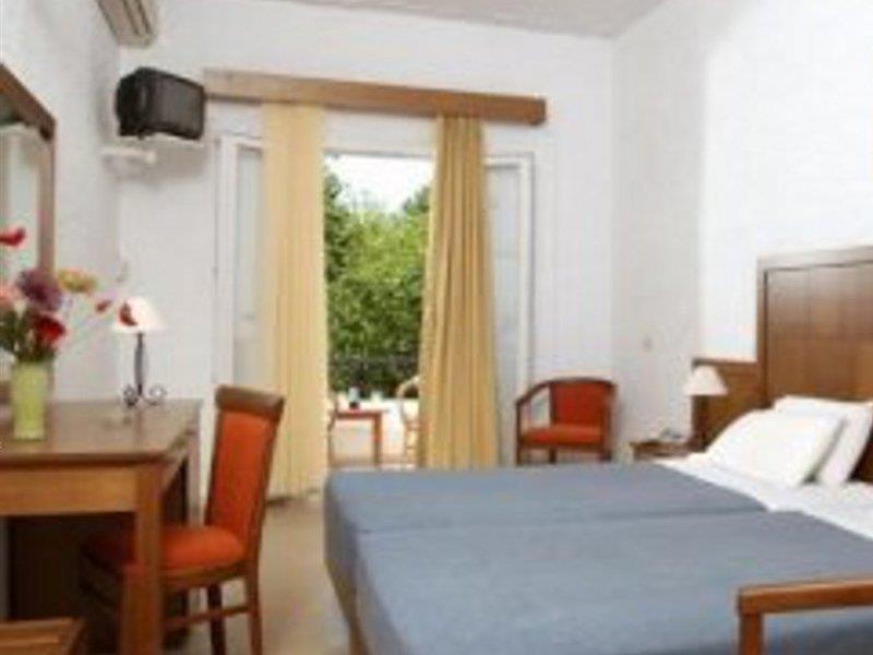 Popi Star Hotel Гувия Екстериор снимка