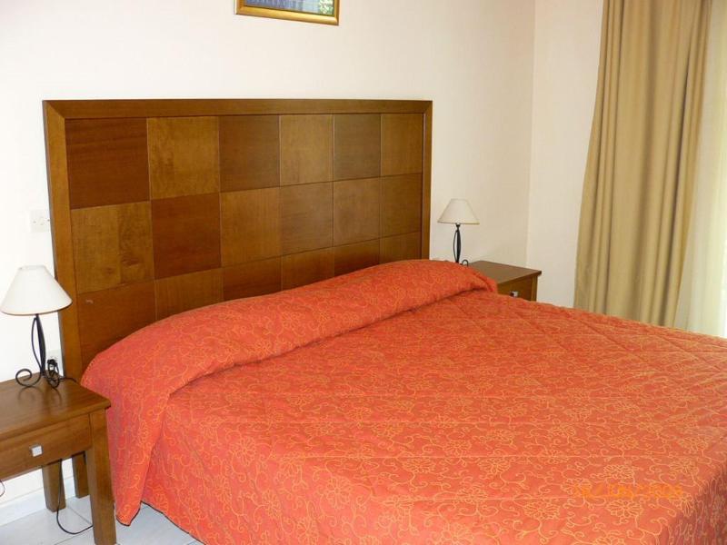 Popi Star Hotel Гувия Екстериор снимка