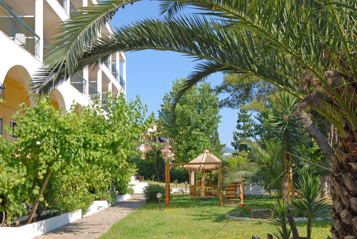 Popi Star Hotel Гувия Екстериор снимка