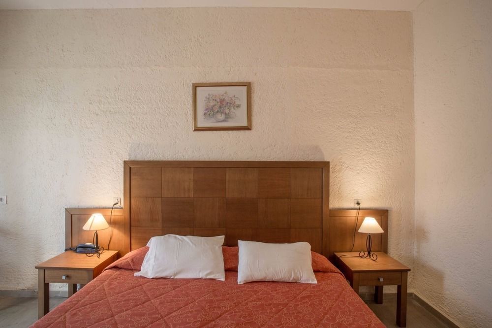 Popi Star Hotel Гувия Екстериор снимка