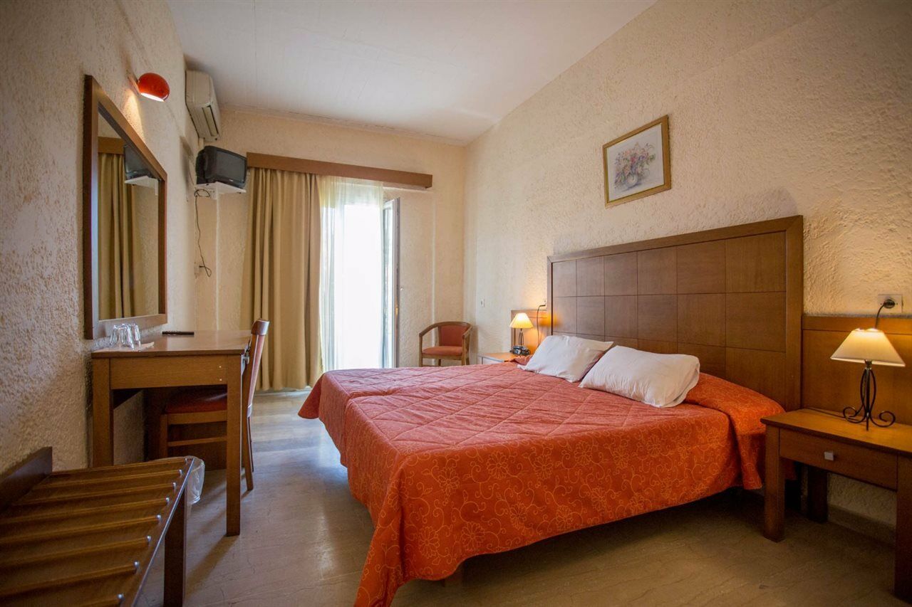 Popi Star Hotel Гувия Екстериор снимка